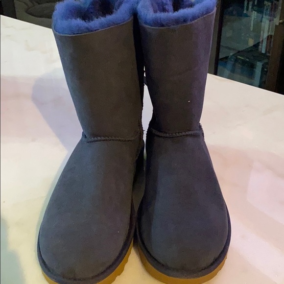 Ugg boots size 10 - Picture 1 of 3